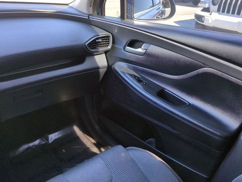 Used 2019 Hyundai Santa Fe SE image 17