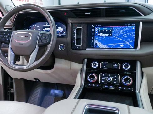 Used 2022 GMC Yukon Denali w/ Denali Premium Package image 25