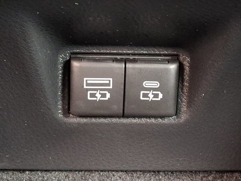 Used 2025 Toyota Camry SE w/ Convenience Package image 11