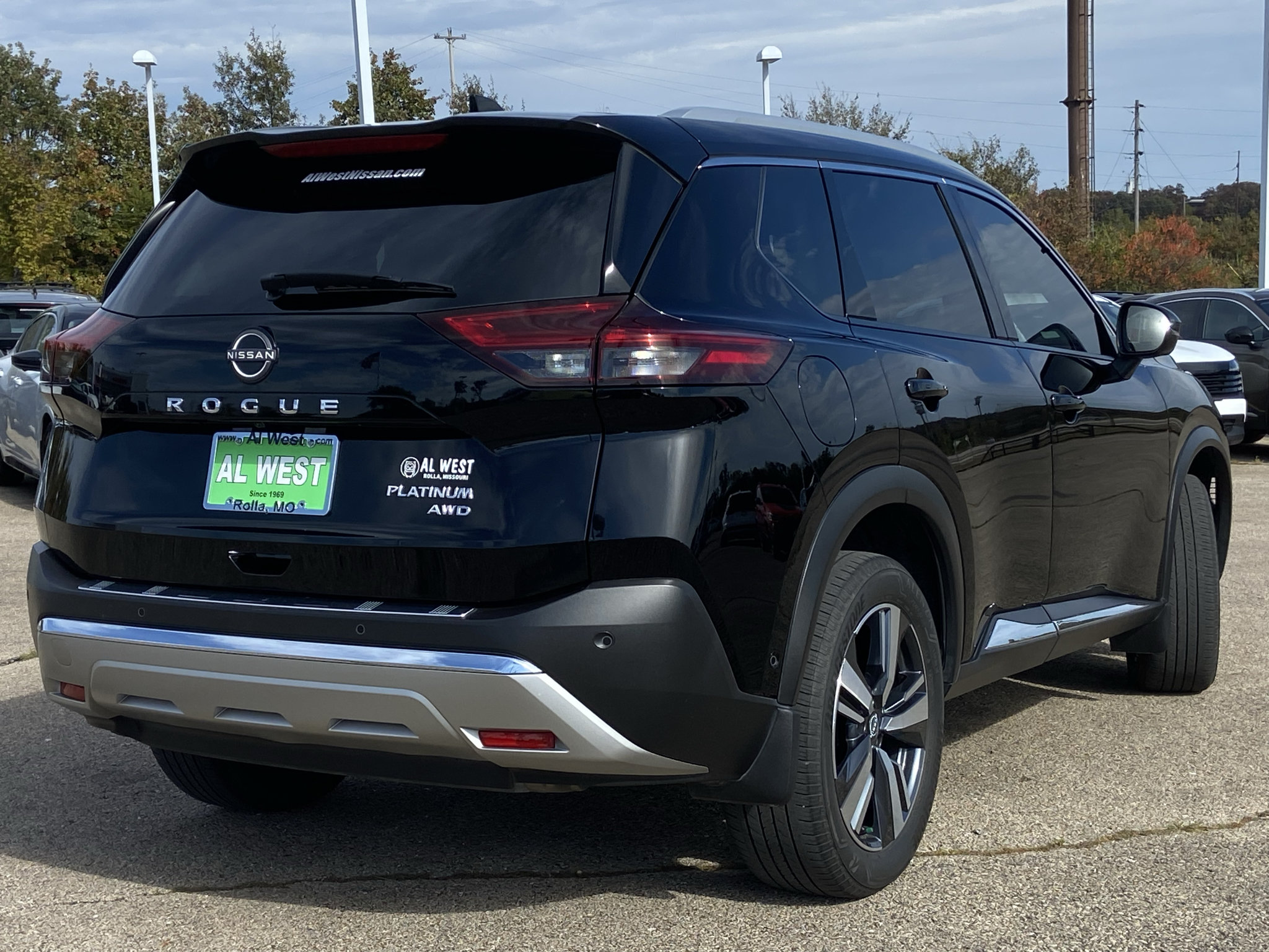 Used 2023 Nissan Rogue Platinum w/ Platinum Premium Package AWD/4WD image 3