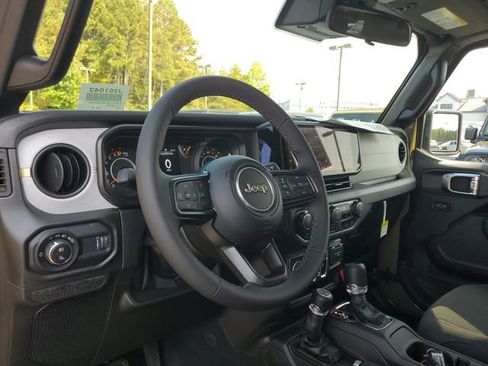 New 2025 Jeep Gladiator Sport image 19