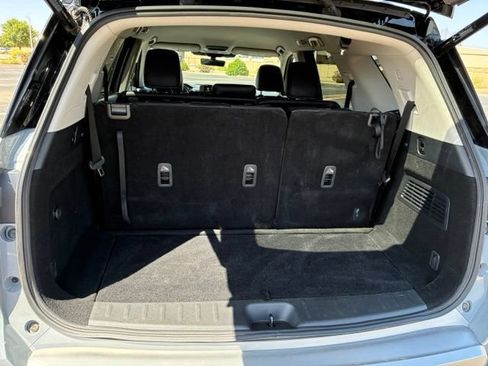 Certified 2024 Nissan Pathfinder SL w/ Black Appearance Package FWD image 19