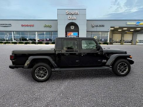 Certified 2020 Jeep Gladiator Overland AWD/4WD image 2