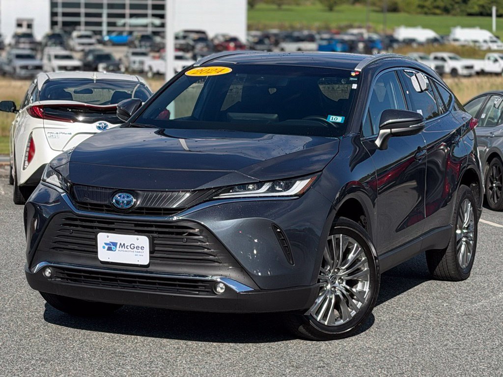 Certified 2024 Toyota Venza XLE AWD/4WD image 1