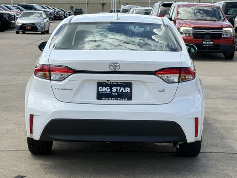 Used 2025 Toyota Corolla LE FWD image 9
