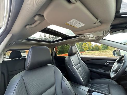 Used 2023 Nissan Rogue Platinum w/ Platinum Premium Package image 27