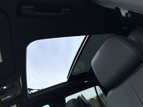 Used 2021 Chevrolet Tahoe RST w/ Luxury Package image 28