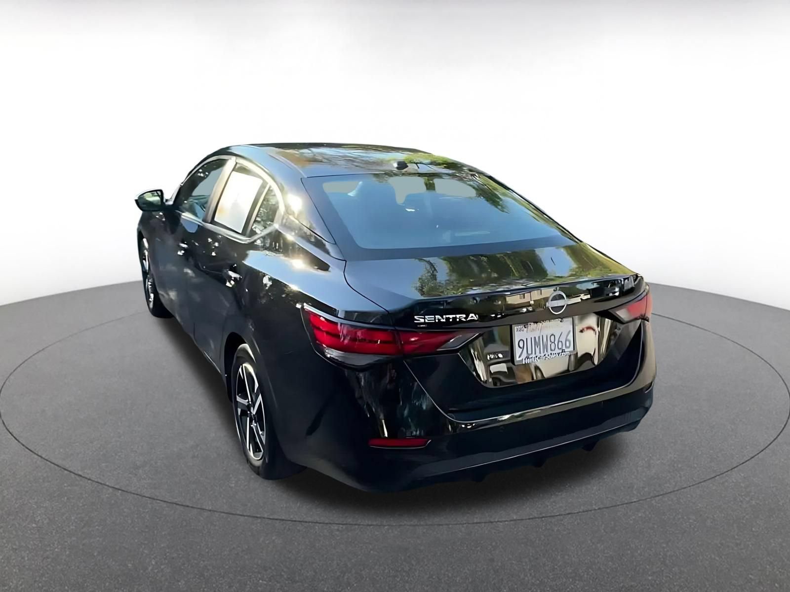 Used 2025 Nissan Sentra SV FWD image 10