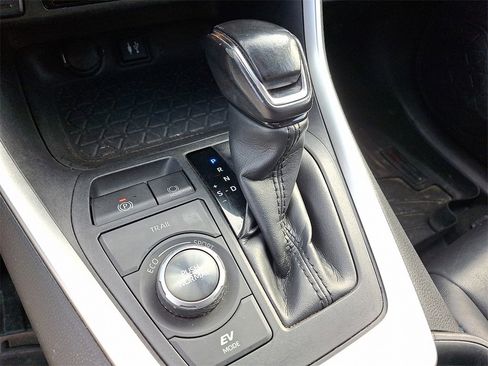 Used 2019 Toyota RAV4 XSE w/ Carpet Mat Package image 15