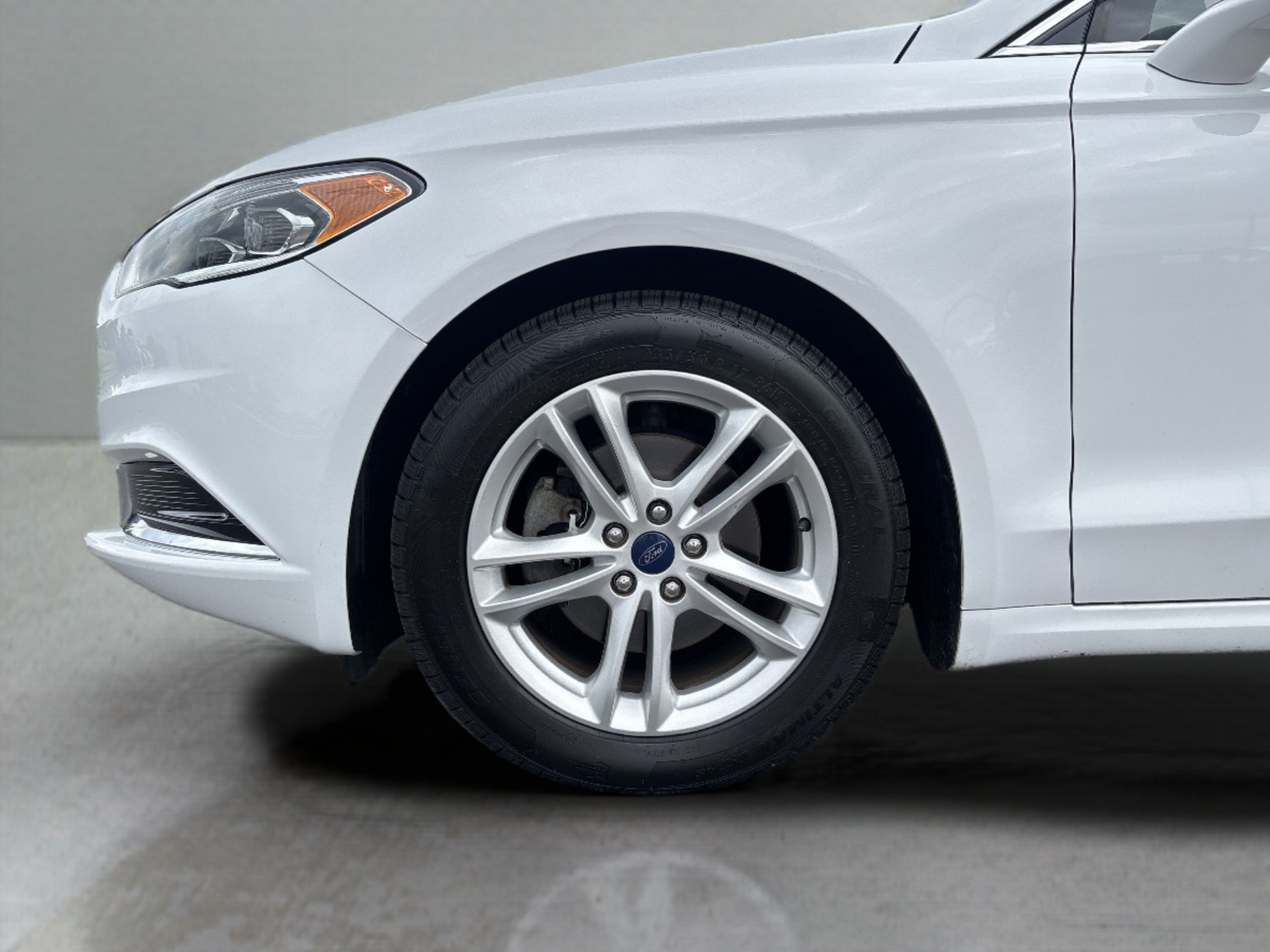 Used 2018 Ford Fusion SE w/ Fusion SE Technology Package FWD image 9