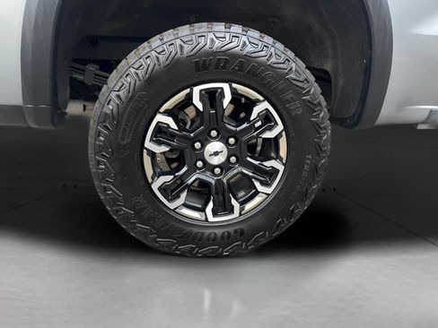 Used 2024 Chevrolet Silverado 1500 ZR2 AWD/4WD image 27