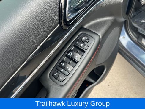 Used 2020 Jeep Grand Cherokee Trailhawk w/ Trailhawk Luxury Group AWD/4WD image 14