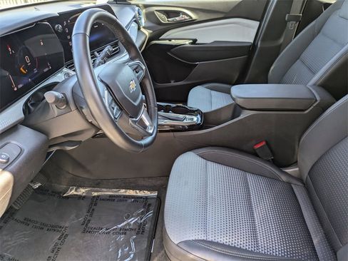 Used 2025 Chevrolet Trax LT w/ LT Convenience Package image 23