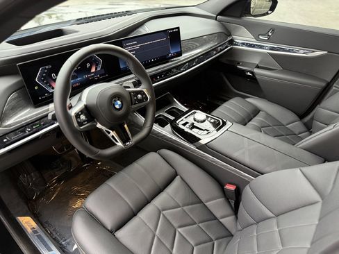 Used 2025 BMW 760i xDrive w/ Executive Package image 10