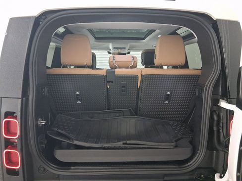 Used 2025 Land Rover Defender 90 S image 26