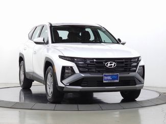 Certified 2025 Hyundai Tucson SE image 1