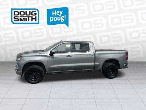 Used 2024 Chevrolet Silverado 1500 LTZ AWD/4WD image 2