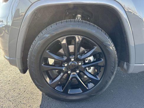 Used 2021 Jeep Grand Cherokee Laredo X image 10