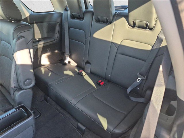 Used 2026 Nissan Pathfinder Platinum FWD image 19
