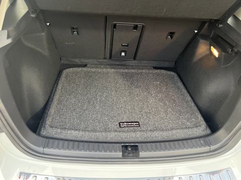 Certified 2022 Volkswagen Taos SEL image 31