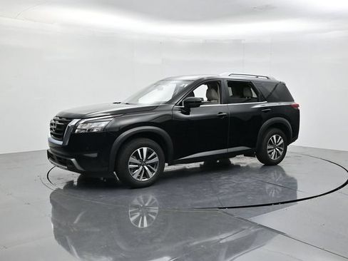 Used 2025 Nissan Pathfinder SL FWD image 5