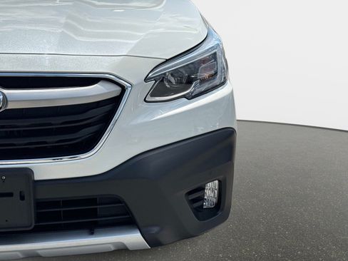 Used 2022 Subaru Outback Touring AWD/4WD image 11