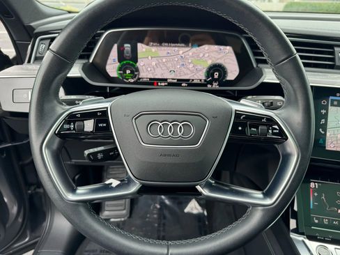 Used 2022 Audi e-tron Premium Plus w/ Premium Plus Package image 30