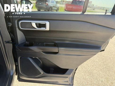 Used 2020 Ford Explorer XLT w/ Equipment Group 202A AWD/4WD image 31