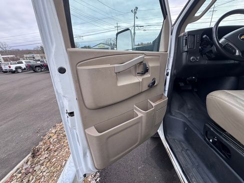 Used 2016 Chevrolet Express 3500 image 5