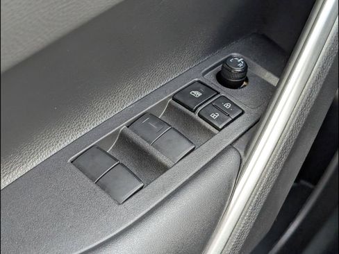 Used 2024 Toyota Corolla Cross XLE w/ Convenience Package FWD image 22