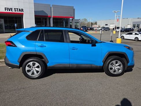 Used 2021 Toyota RAV4 LE image 13