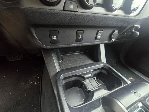 Used 2017 Toyota Tacoma TRD Off-Road image 14