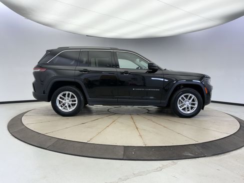 Used 2023 Jeep Grand Cherokee Laredo w/ Luxury Tech Group I AWD/4WD image 6