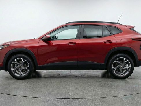 Used 2025 Chevrolet Trax LT w/ LT Convenience Package FWD image 5