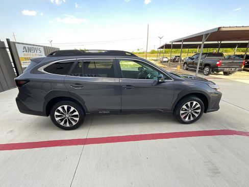 Used 2025 Subaru Outback Limited AWD/4WD image 4