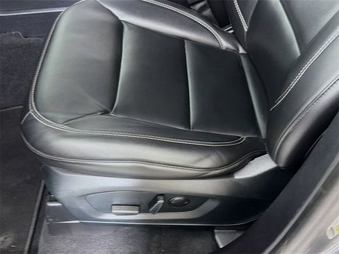 Used 2022 Ford Explorer XLT w/ Equipment Group 202A image 21