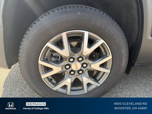 Used 2023 GMC Acadia SLE FWD image 6