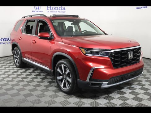 Certified 2025 Honda Pilot Touring image 1