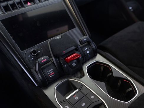 Used 2023 Lamborghini Urus Performante AWD/4WD image 36