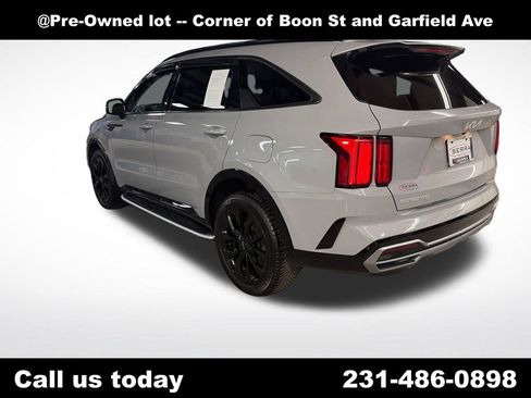 Used 2023 Kia Sorento SX AWD/4WD image 3