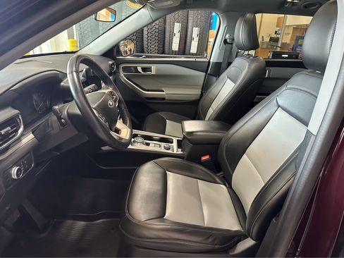 Used 2022 Ford Explorer XLT w/ Equipment Group 202A image 21