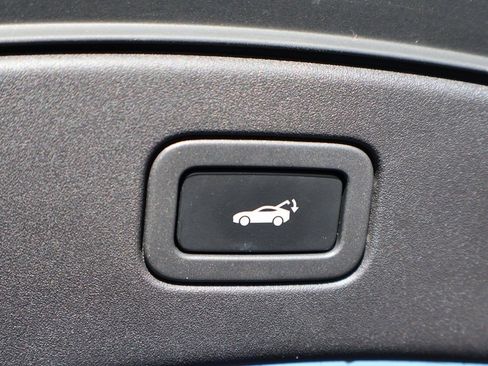 Used 2017 Jaguar F-TYPE R image 16