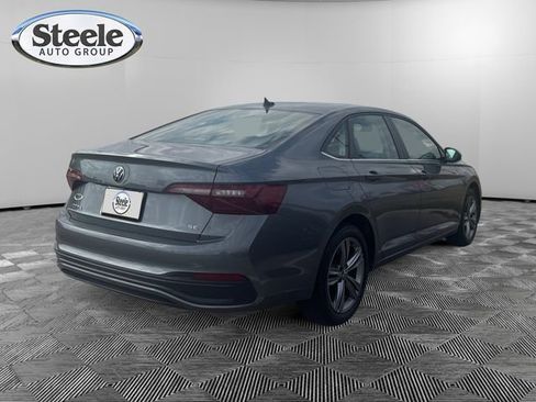 Used 2024 Volkswagen Jetta SE image 5