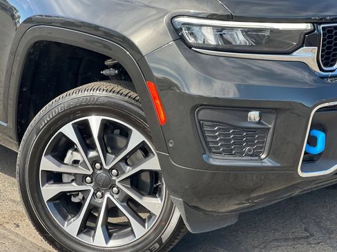 Used 2024 Jeep Grand Cherokee Overland w/ Luxury Tech Group IV AWD/4WD image 31