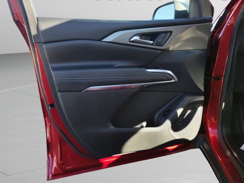 Used 2024 Chevrolet Traverse LT w/ Trailering Package image 32