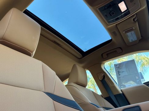 Certified 2025 Lexus ES 350 w/ Premium Package FWD image 19