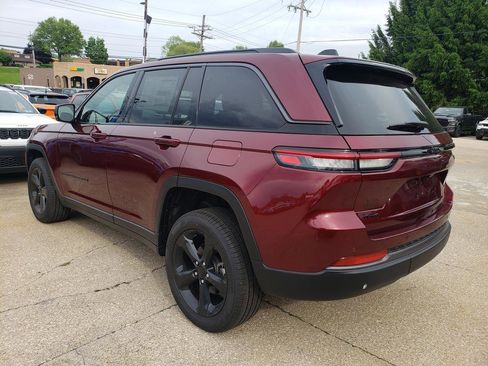New 2026 Jeep Grand Cherokee Limited w/ Limited Altitude Package AWD/4WD image 6