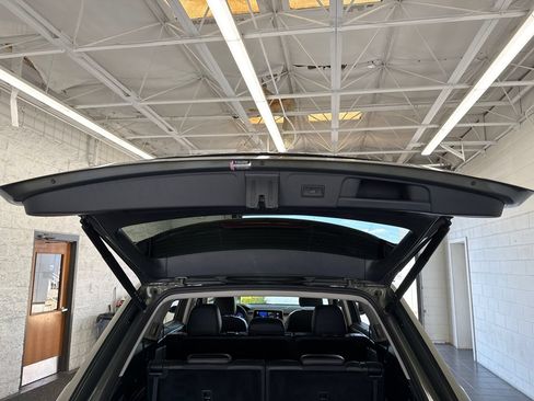 Used 2024 Volkswagen Atlas Peak Edition SE AWD/4WD image 11