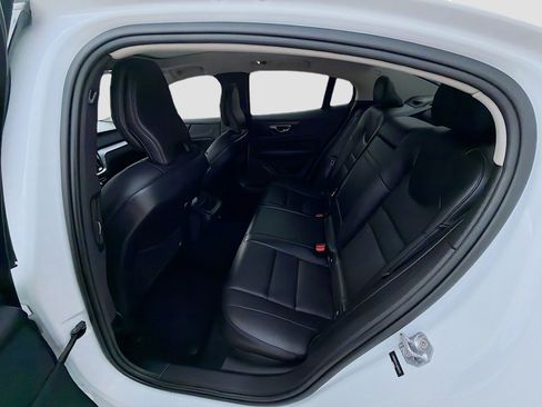 Used 2020 Volvo S60 T5 Momentum image 22