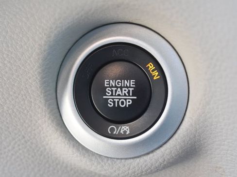 Used 2024 Chrysler Pacifica Limited FWD image 31